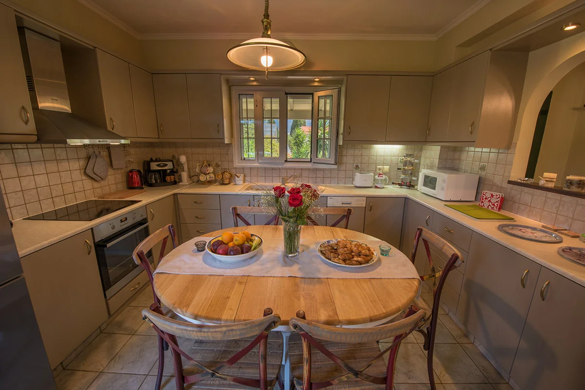 Fully equipped kitchen in Antia Villa – villa in Kefalonia for rent.